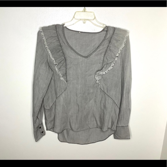 Rose & Olive Tops - < Rose & Olive Grey Fringed Top >